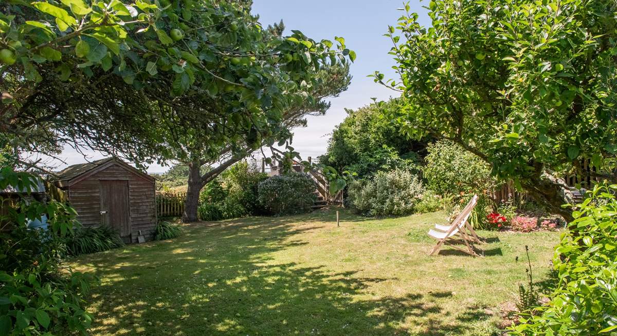 Spend time relaxing in the pretty garden, under a shady tree or up on the raised deck, the choice is yours.