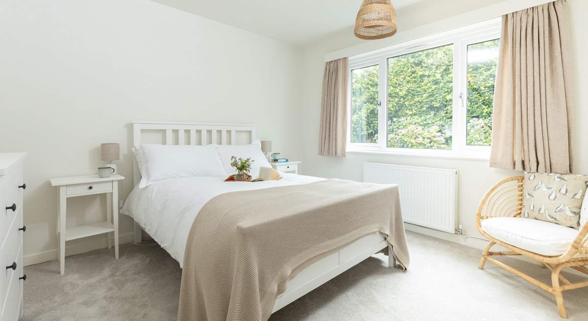 The double room to the side of the property is a calm and restful space.