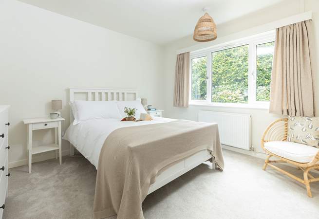The double room to the side of the property is a calm and restful space.