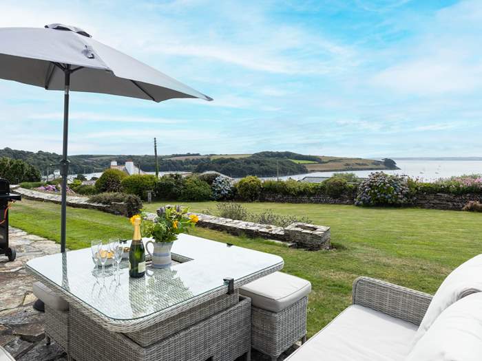 Windsmeet, Sleeps 6 in St Mawes