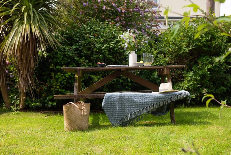 Enjoy meals outdoors in the best of the Cornish sunshine.