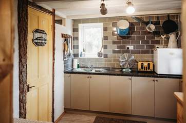 The simplistic kitchen has everything you need for rustling up delicious dinners.