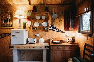This bespoke log cabin is well-equipped with all the essentials.