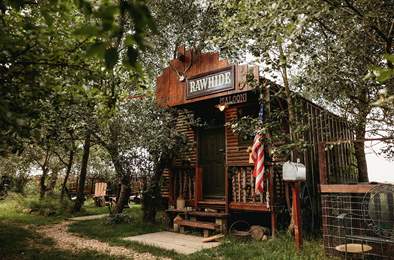 Rawhide. Sleeps 2, 2.3 miles S of Holbeach