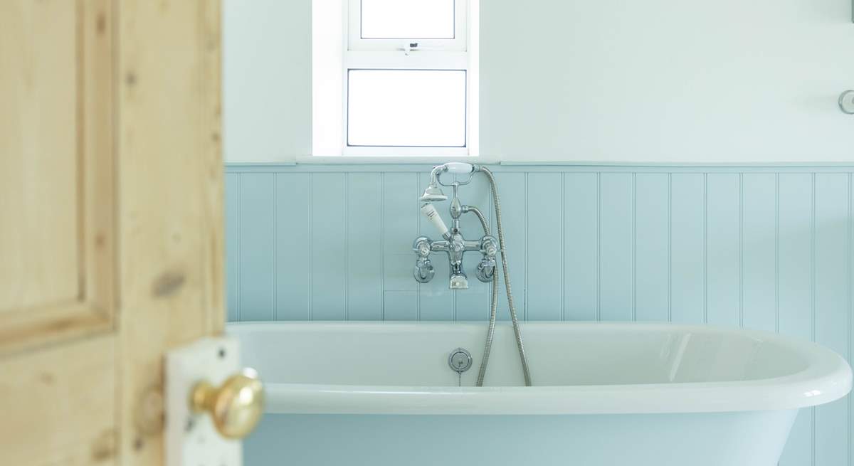 This bathroom has dual access from the hall and from bedroom 5.