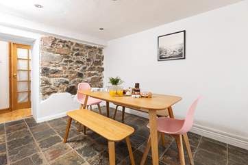 The breakfast room.