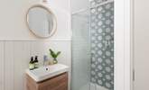 The pretty en suite shower-room. - Thumbnail Image