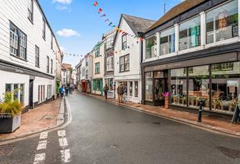 The vibrant market town of Totnes has a good selection of independent shops and lots of places to eat out. There is also a weekly market to explore.