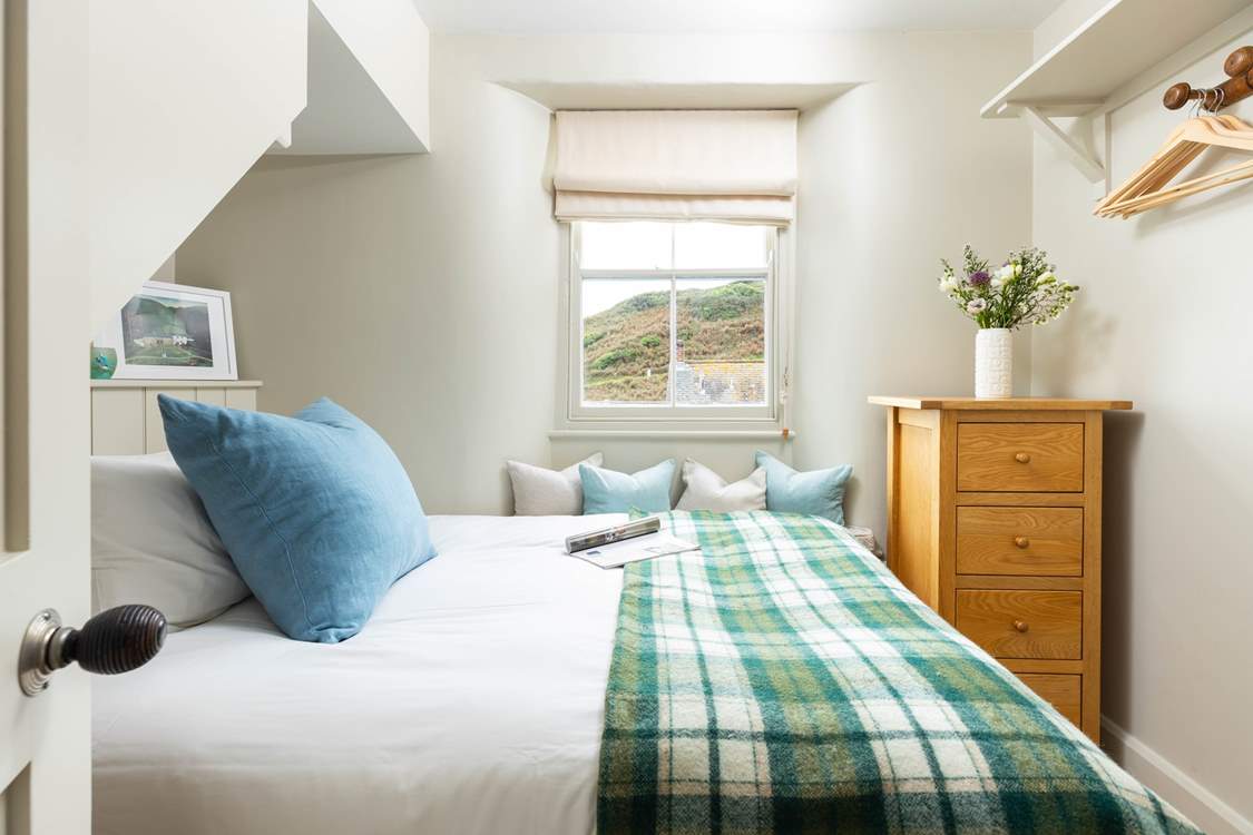 The sweet single bedroom has a 4