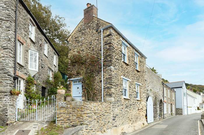 The Blue House is a 2 bedroom, dog friendly cottage with sea views in Portloe, Cornwall.