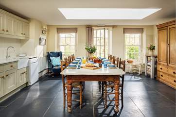 What a wonderful start to the morning, all gathered around the table for breakfast.