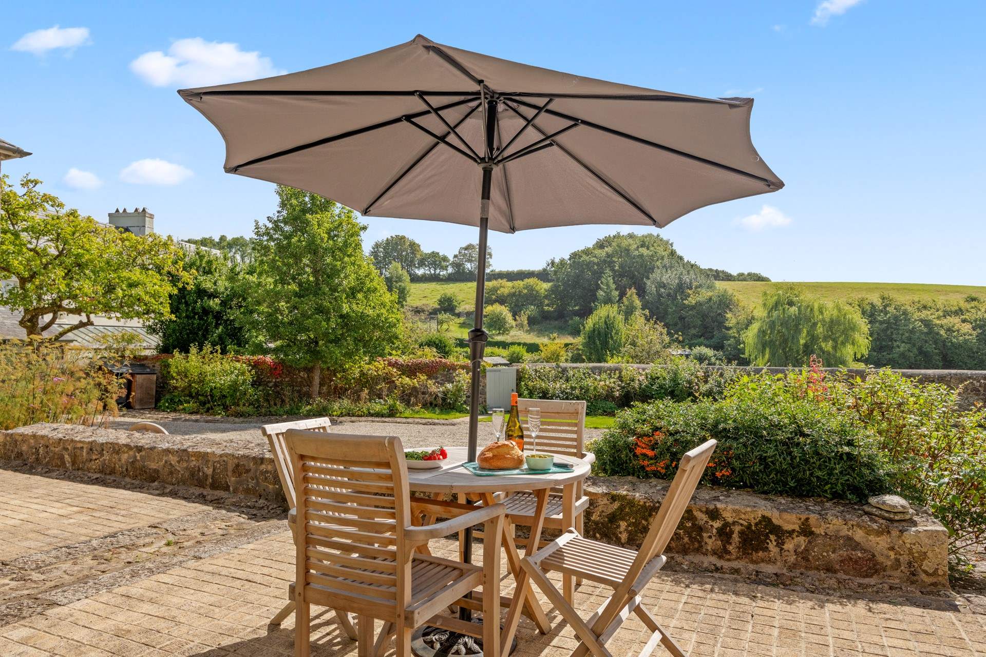 You can just hear the sound of the cork popping! Such a stunning view.