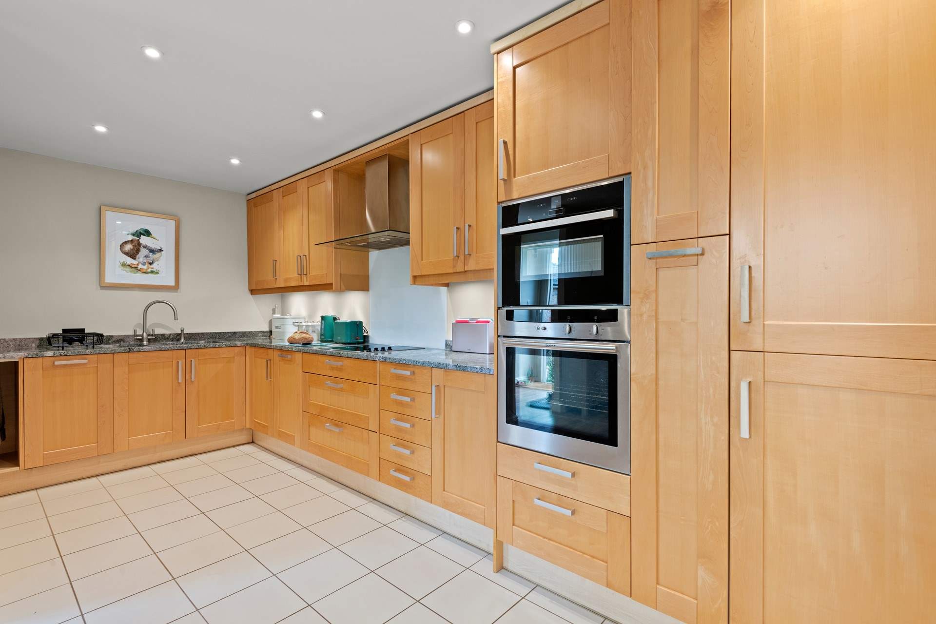 The modern, well-equipped kitchen.