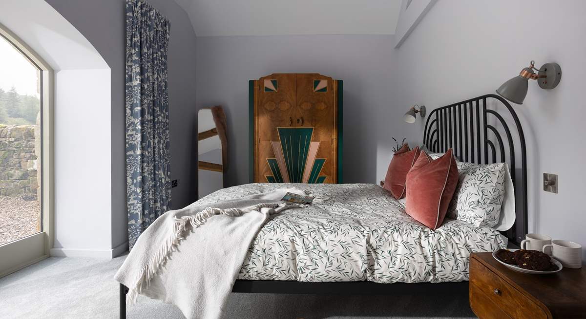 Stylish 1920's inspired design takes centre stage in this gorgeous king-size bedroom