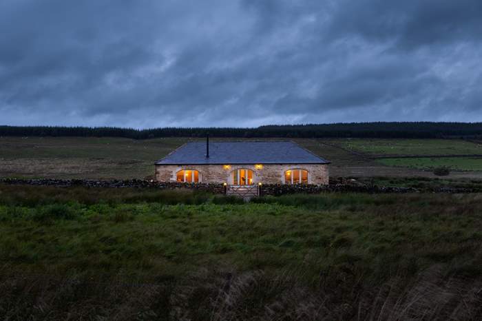 The Blue Hemmel is a 3 bedroom, dog friendly self catering cottage near Hexham.