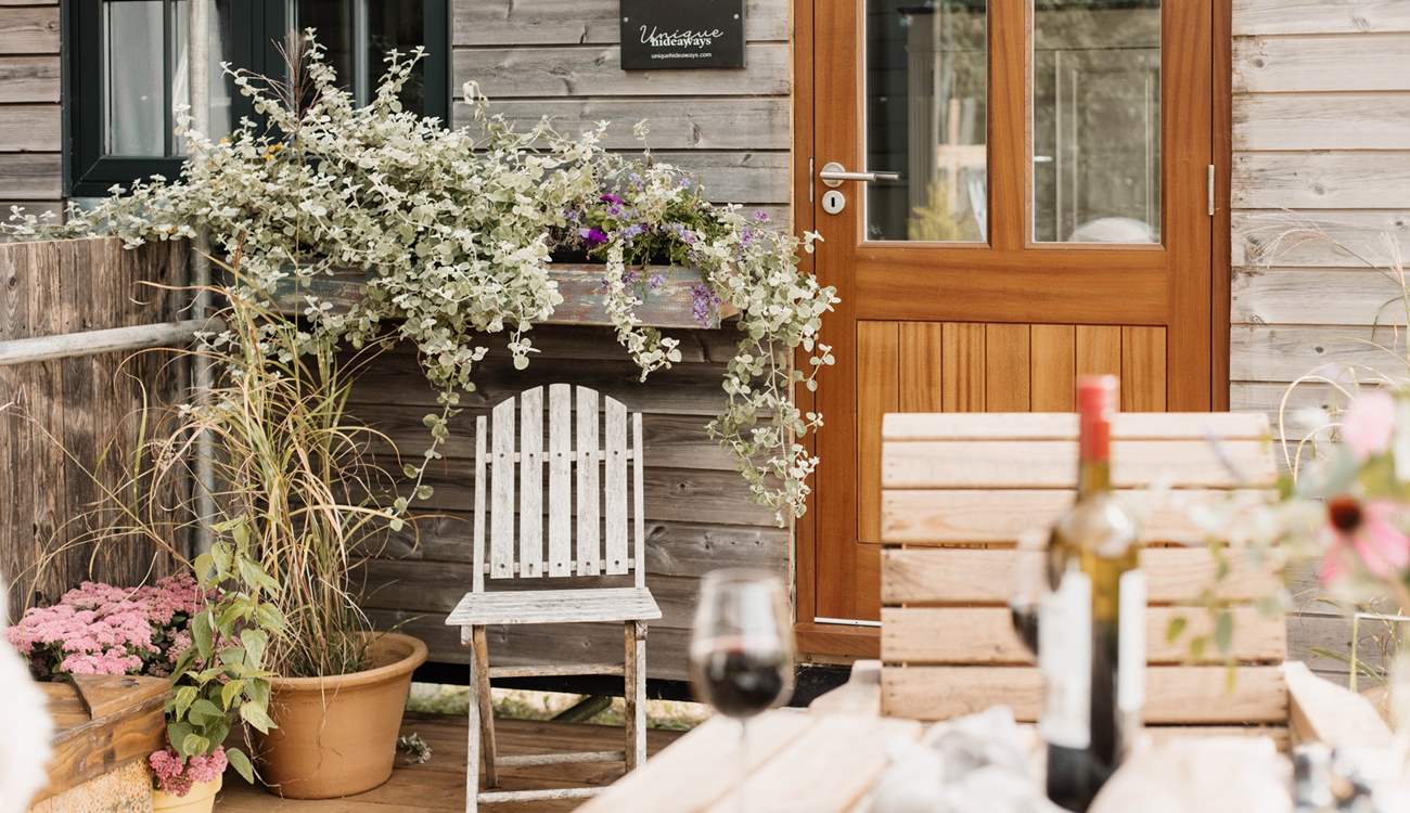 Gorgeous plants and pretty flowers encompass Birdsong. 
