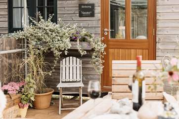 Gorgeous plants and pretty flowers encompass Birdsong.