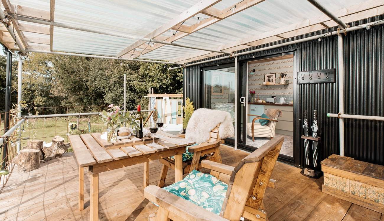 Whatever the weather, you can make the most of al fresco living here.
