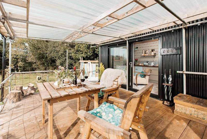 Whatever the weather, you can make the most of al fresco living here.