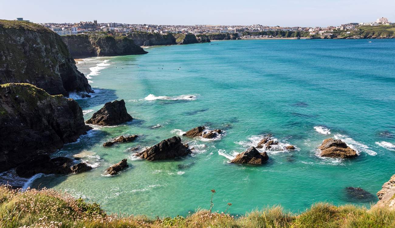 Newquay is just over 15 minutes away and boasts a wonderful selection of sandy beaches, popular with surfers. 