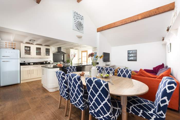 Newton Cottage,Sleeps 9 + cot, St Mawes