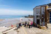 Cornwall is famous for its beachside cafes, all serving delicious locally-sourced food and drinks! 