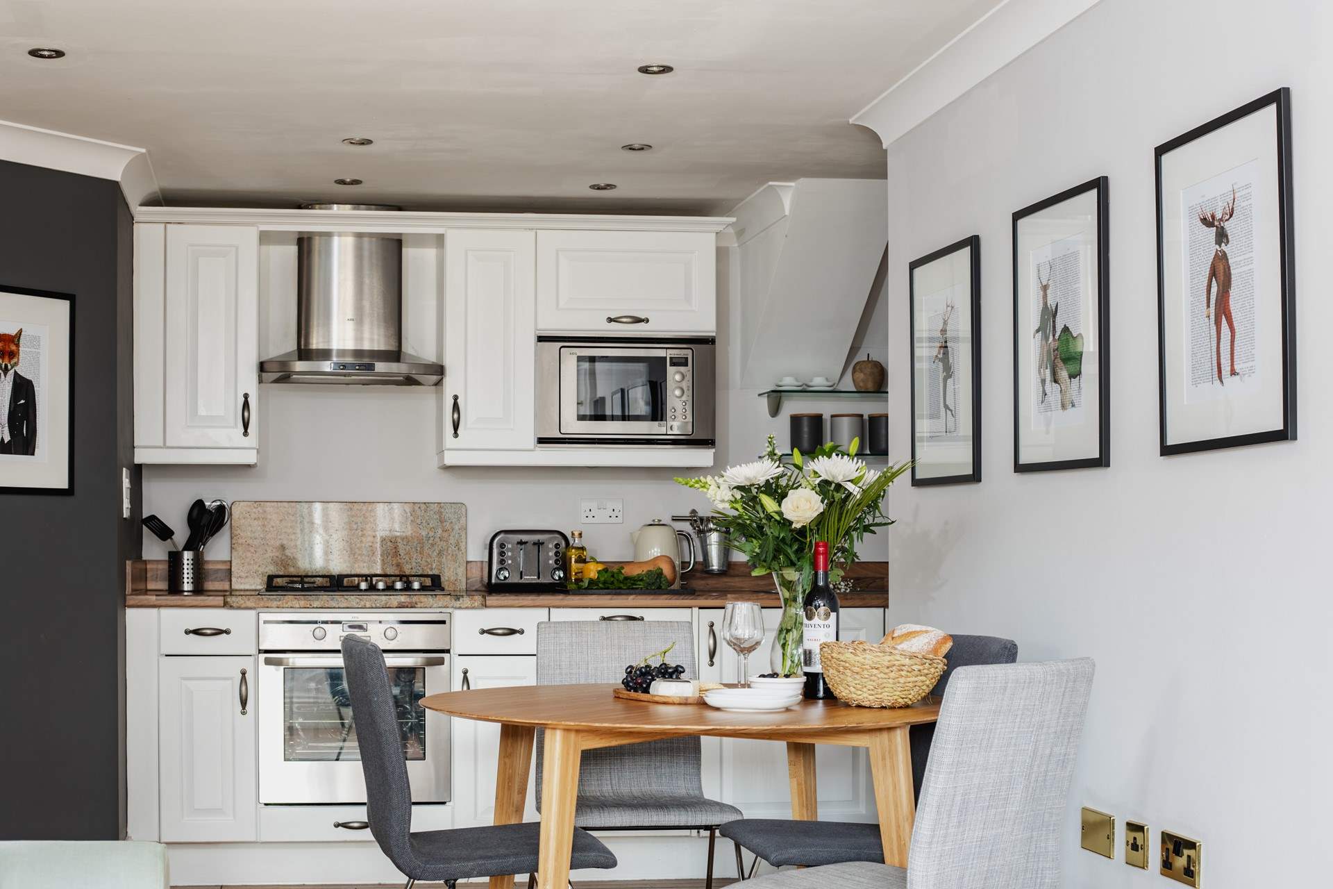 Relax with a glass of wine, before you head out to one of the many restaurants nearby.