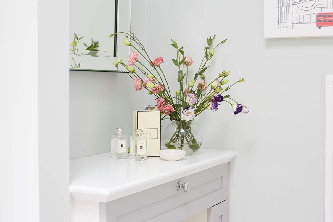 The dressing area to the main bedroom with access to en suite bathroom has all the space you could need.