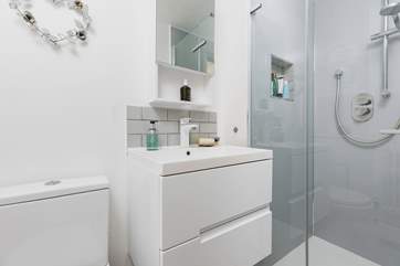 The immaculate en suite.