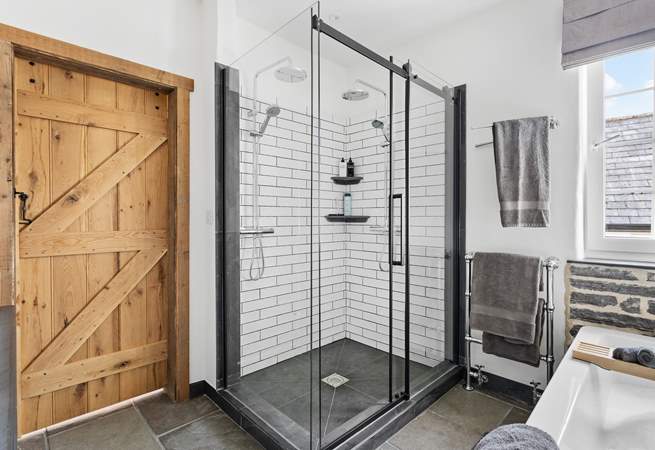 A double shower with four luxurious shower heads!