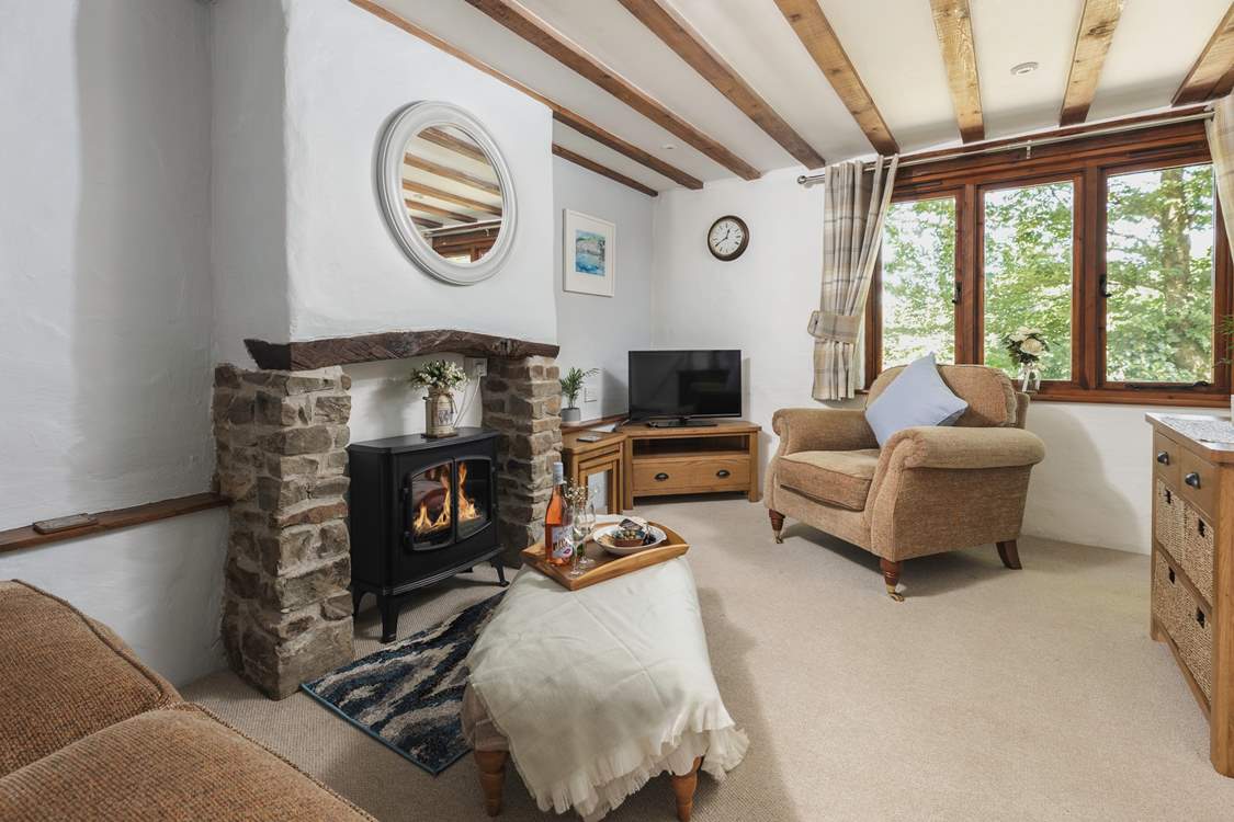 This cute sitting-room offers the perfect retreat, on those chiller nights turn on the electric fire, pour a glass of wine and enjoy a film night!