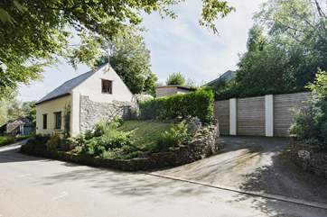 The Dairy Barn enjoys it's own parking-area. The property can be accessed via the back through the back garden or along the lane.