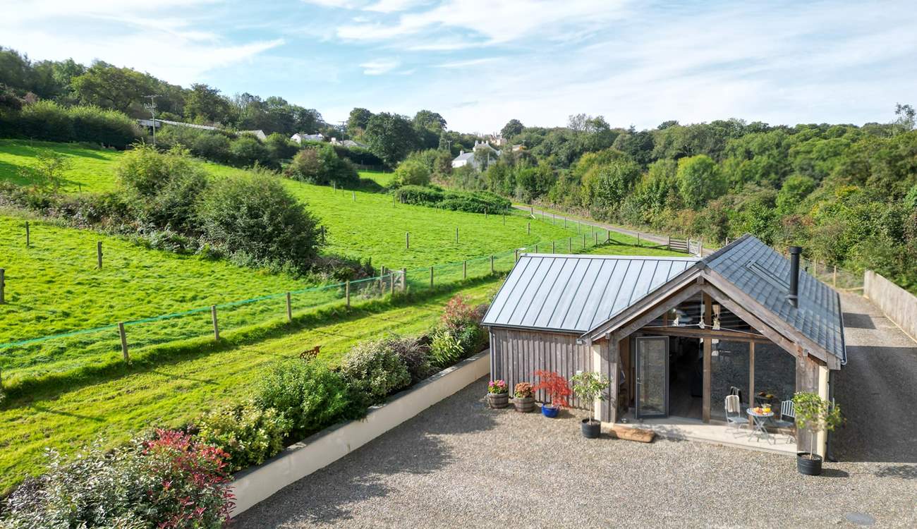 Welcome to Buzzards Rise!
The garden wraps around Buzzards Rise with plenty of lawn for the dogs to run off steam. 