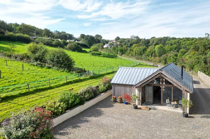 Buzzards Rise is a 1 bedroom, dog friendly cottage near Tavistock, South Cornwall.