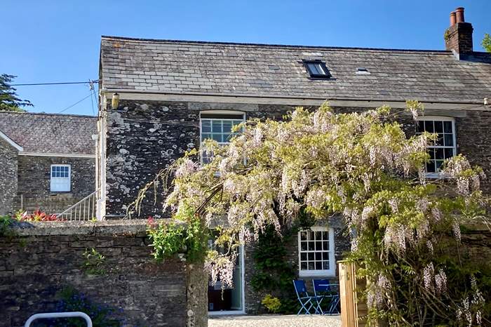 Laundry Cottage is a 2 bedroom, dog friendly cottage near Wadebridge, North Cornwall.