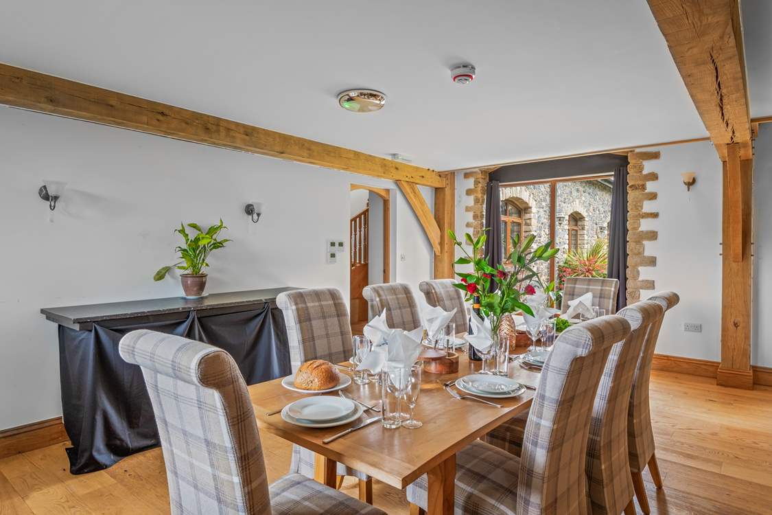Serving a feast in this dining-area is so easy to do.