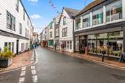 Totnes is nearby and is bubbling with activity, entertainment, and an eclectic mix of shops. Not forgetting the numerous wine bars and eateries.