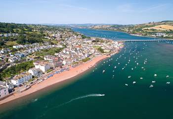 The glorious sandy beach at Shaldon, with Teignmouth just out of shot to the right across the bridge. Another fabulous family-friendly day out can be found at both of these hotspots.