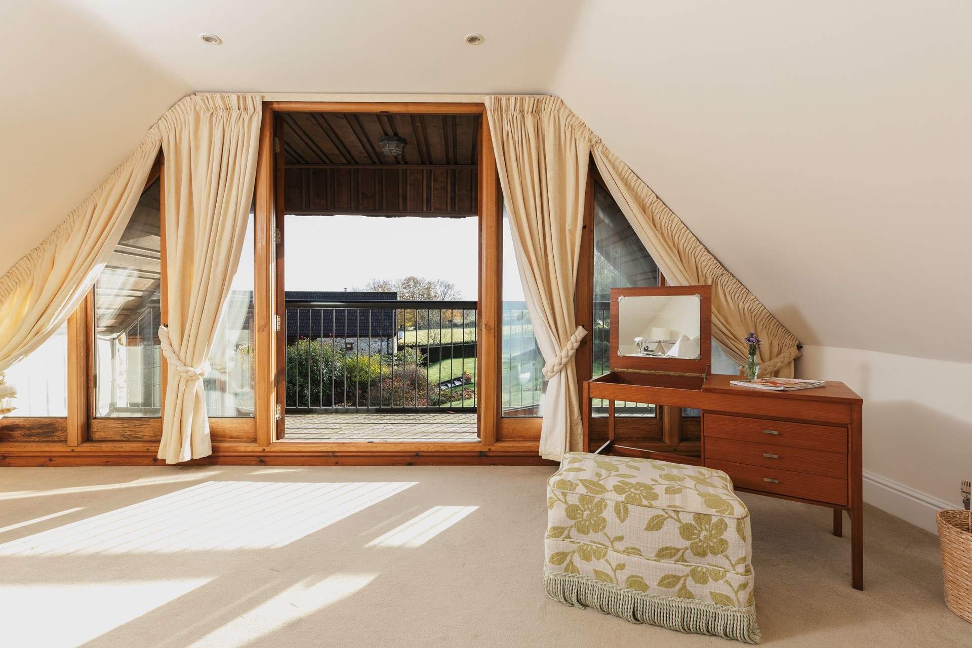 The balcony can be used to enjoy a cup of tea and a moment to yourself.