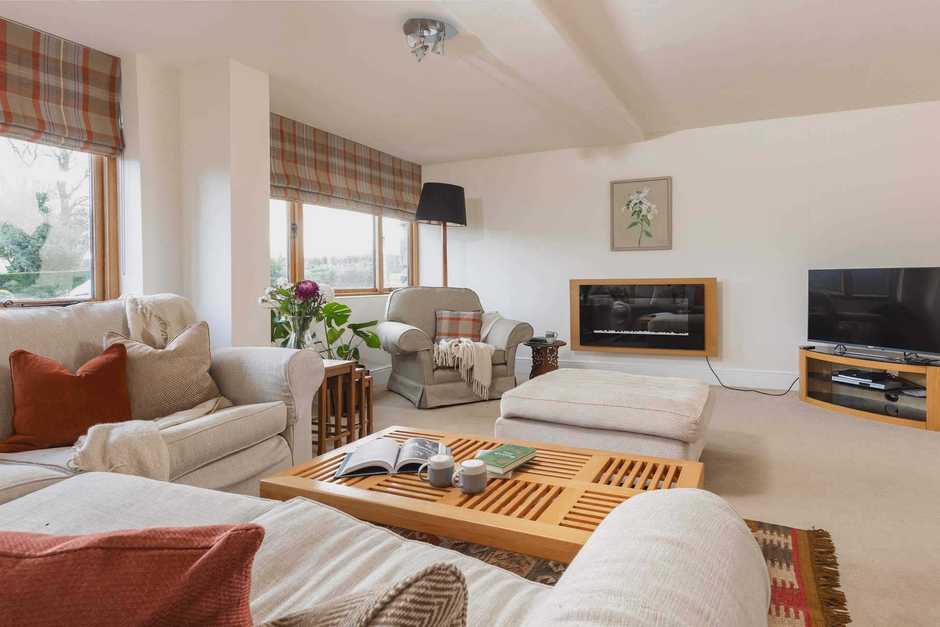 This bright delightful room is a cosy space to enjoy.