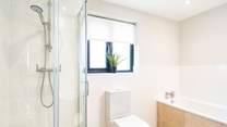 Bath or shower, you choose in the family bathroom. 