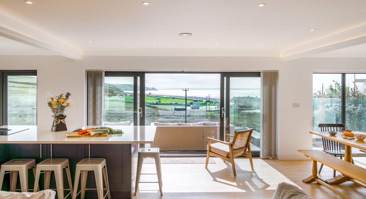 Gorgeous open plan living space surrounded by the ocean and rolling countryside. Take in the magnificent views from the balcony, relax on the luxurious rattan sofas and enjoy the sound of the sea.. 