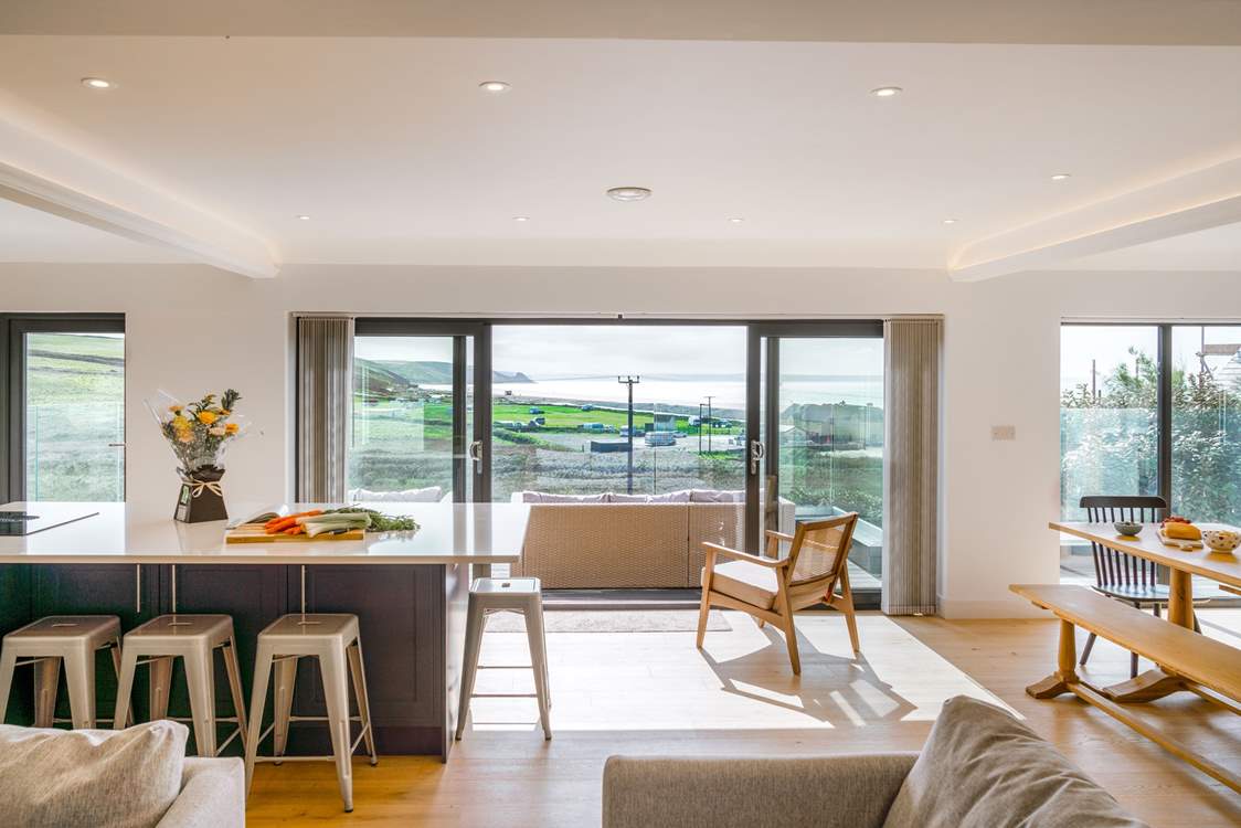 Gorgeous open plan living space surrounded by the ocean and rolling countryside. Take in the magnificent views from the balcony, relax on the luxurious rattan sofas and enjoy the sound of the sea.. 