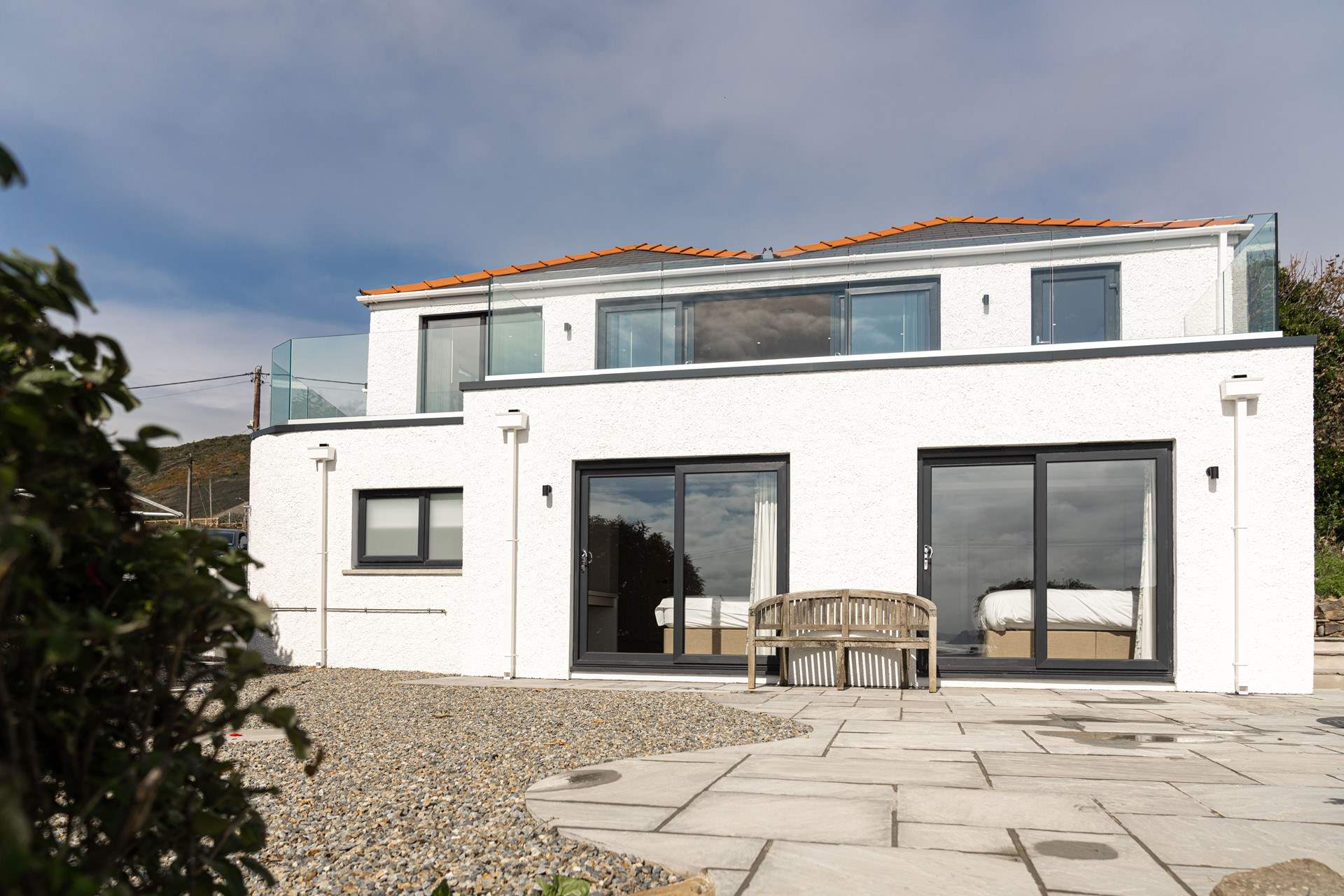 Spectacular Seaholm offers everything and more for a perfect holiday, dreamy ocean views from the balcony, ocean facing rooms, and an enchanting location for exploring the treasures of Pembrokeshire.