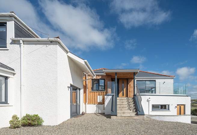 Welcome to Seaholm, just a stone's throw from the splendour and surf of  Newgale Beach. 