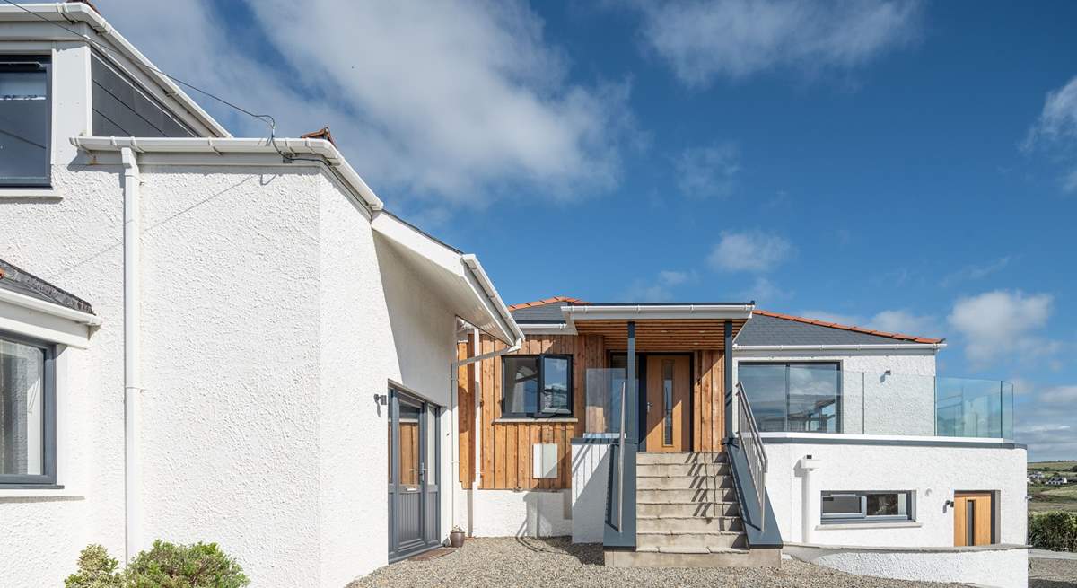 Welcome to Seaholm, just a stone's throw from the splendour and surf of  Newgale Beach. 