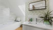 A full size en suite benefitting from a bath and fitted shower over the bath.
