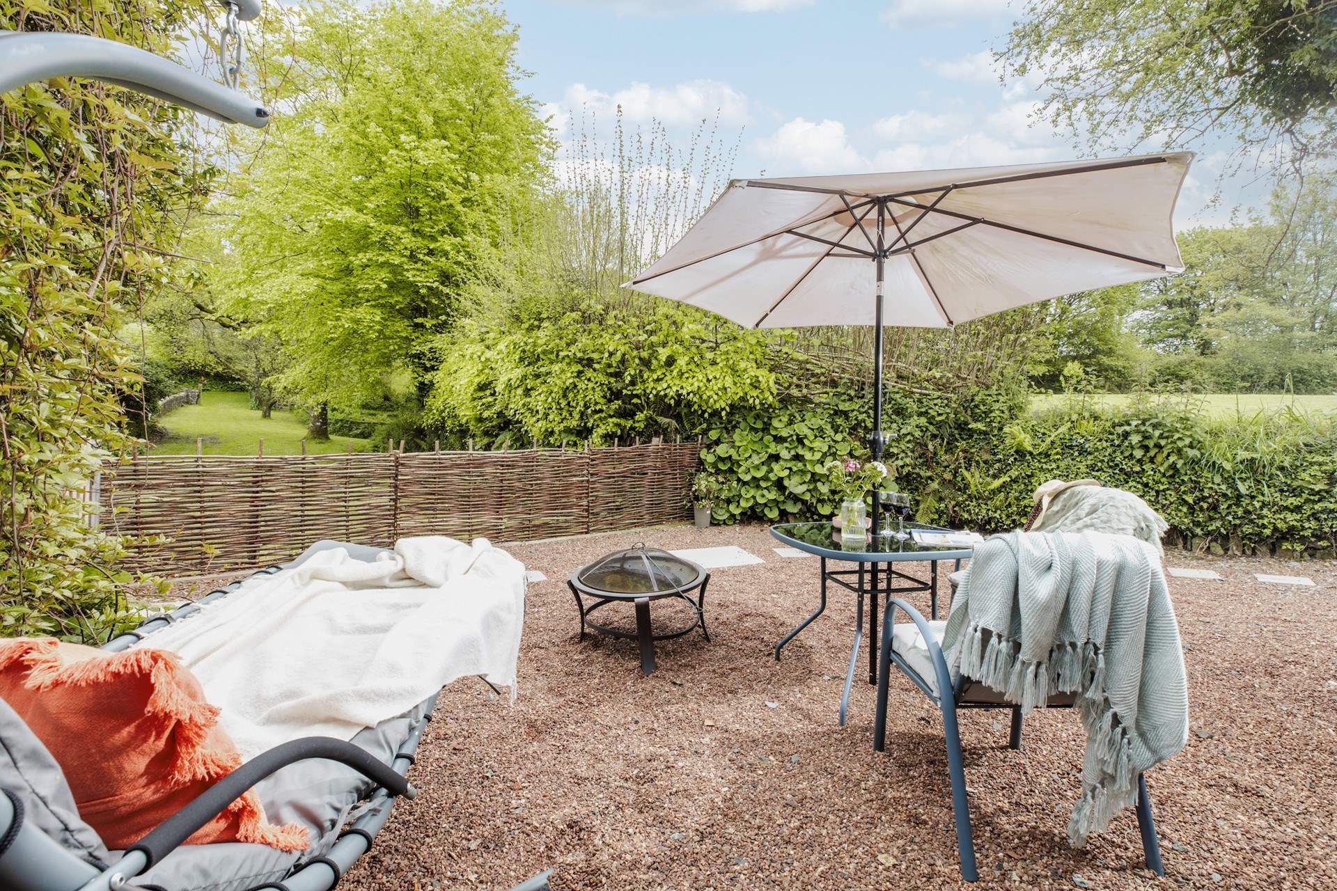 The enclosed garden gives you a sense of privacy.