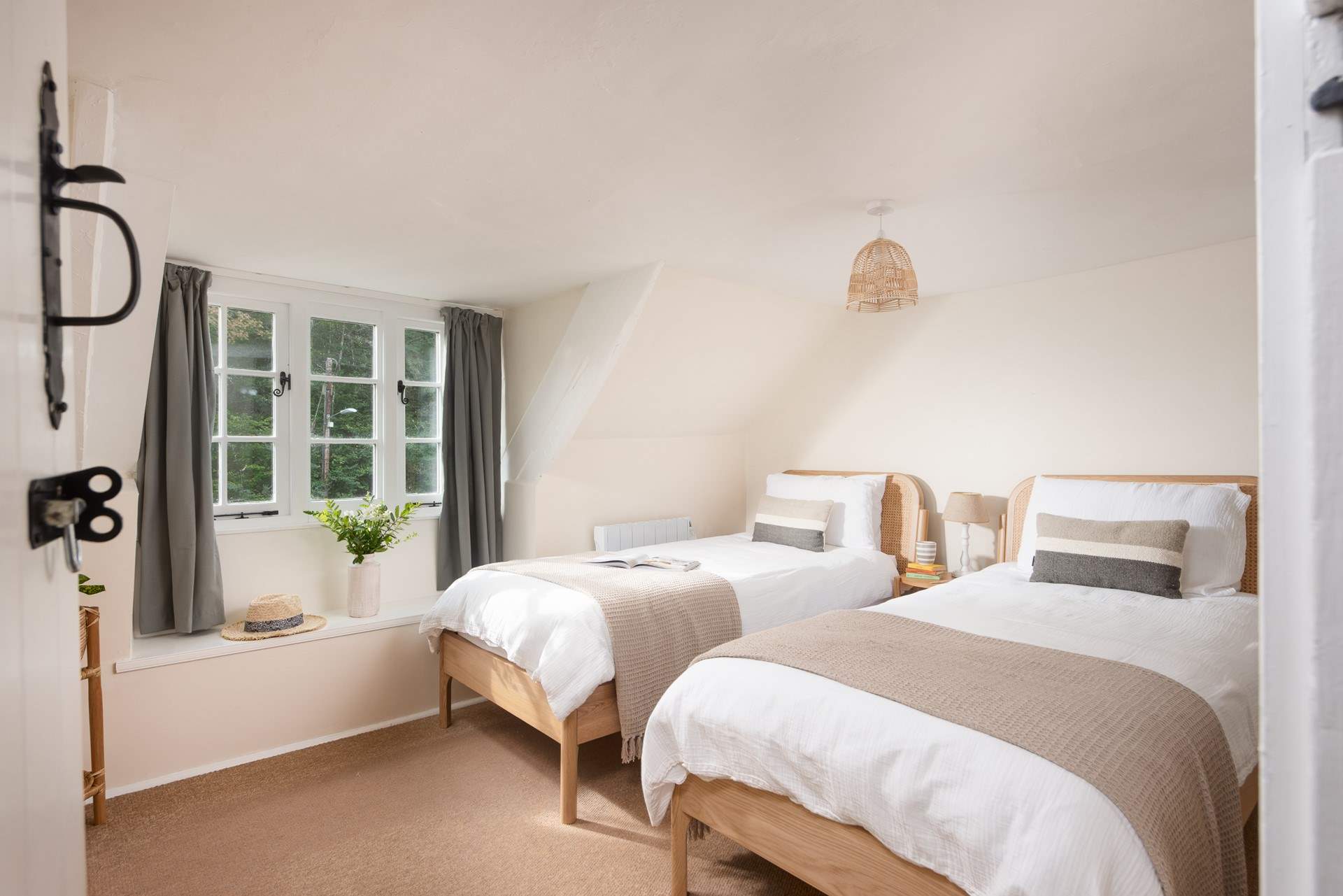 Take a peek in the third bedroom.