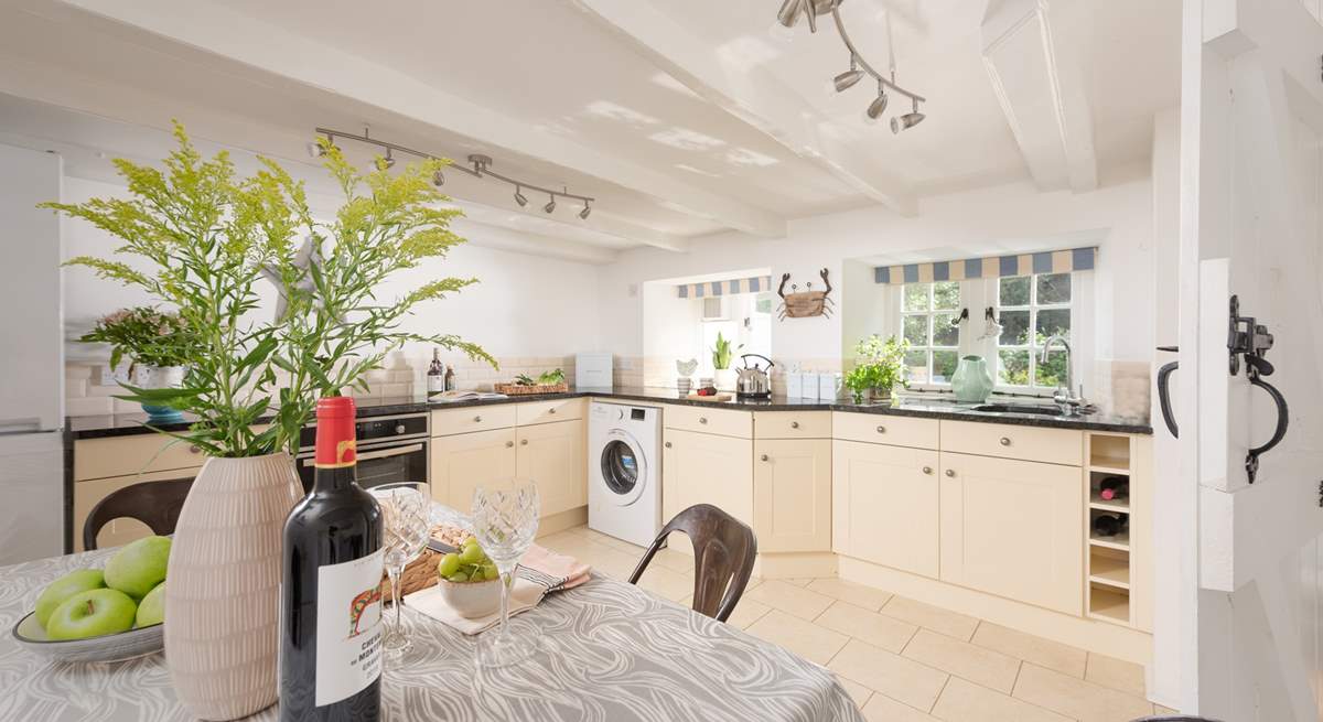 The charming kitchen/dining-room.